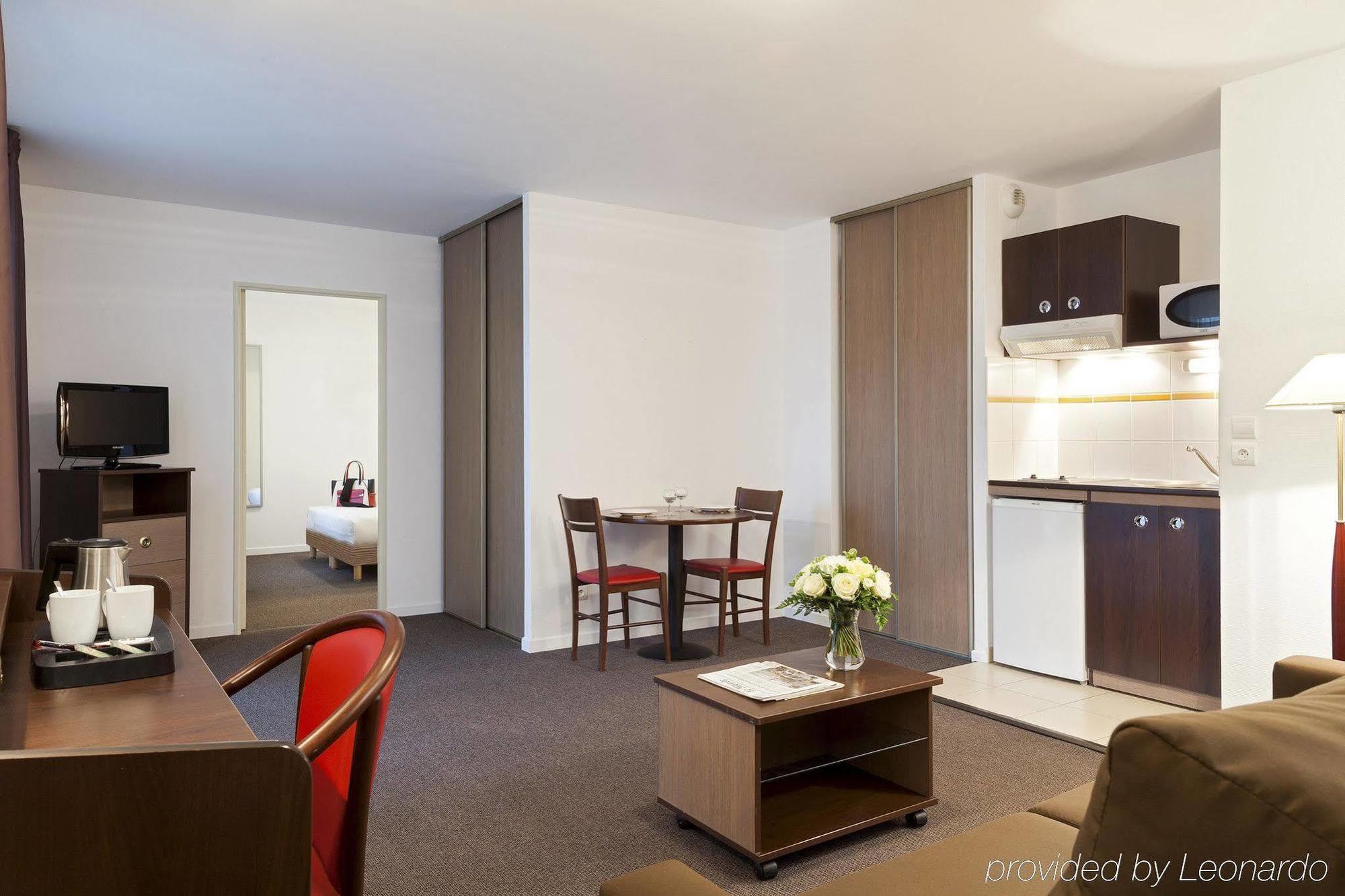 Comfort Suites Le-Port-Marly Paris Ouest Le Port-Marly Exterior photo