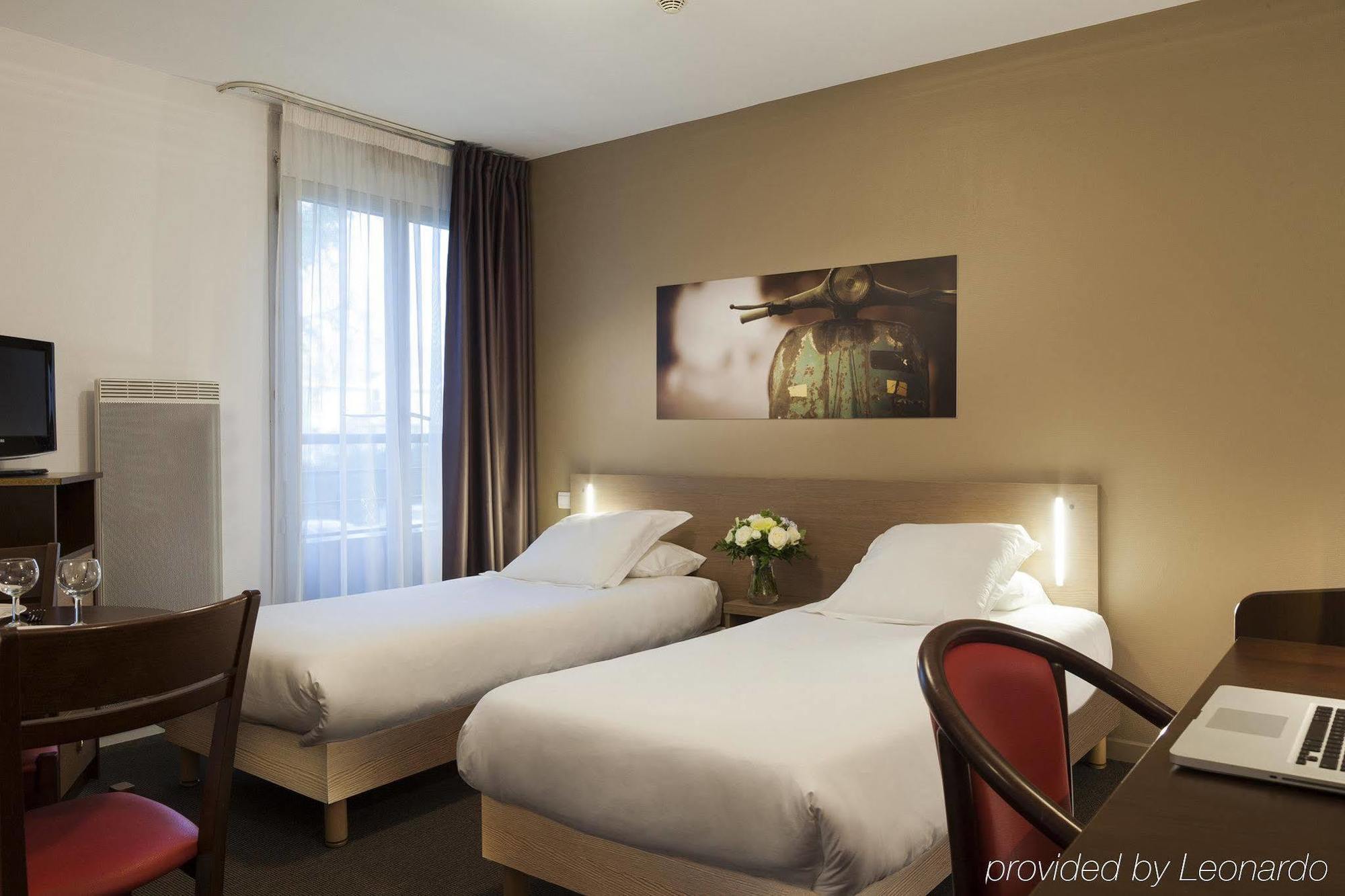 Comfort Suites Le-Port-Marly Paris Ouest Le Port-Marly Exterior photo