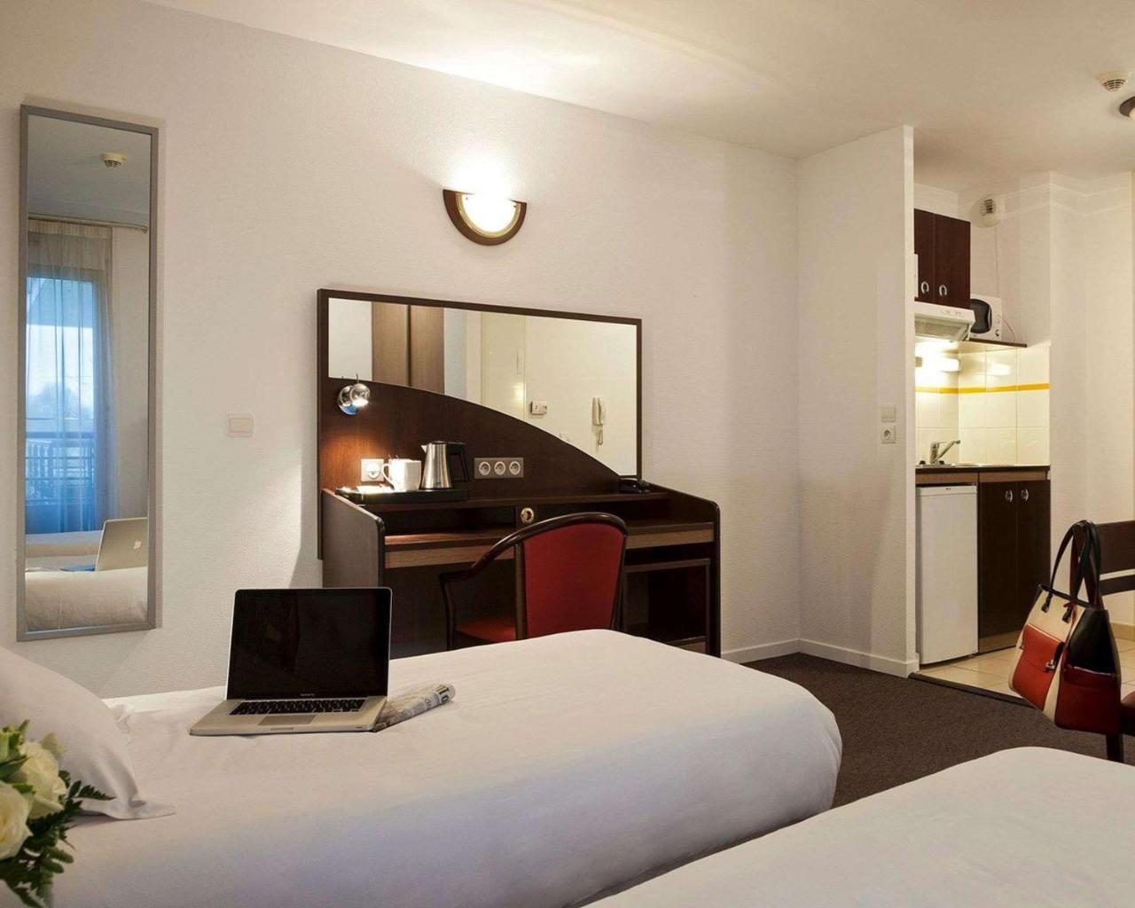 Comfort Suites Le-Port-Marly Paris Ouest Le Port-Marly Exterior photo