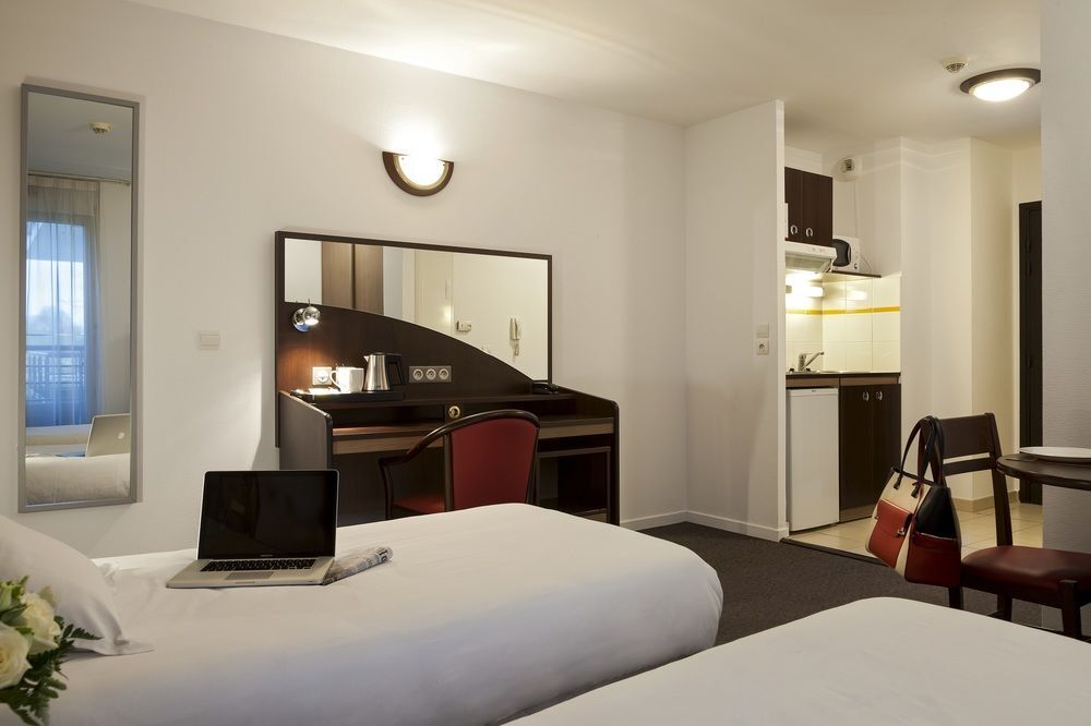 Comfort Suites Le-Port-Marly Paris Ouest Le Port-Marly Exterior photo